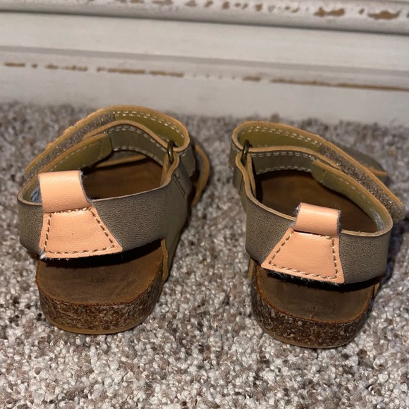 🍭BUNDLE - 2 Infant sandals in size 5C - Picture 4 of 8